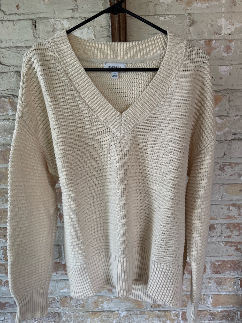 Evereve Men's Cream V-Neck Knit Sweater
